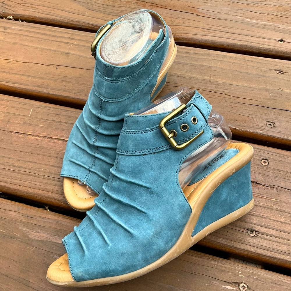 Stylish EARTH leather sandals💙💙 - Picture 1 of 13